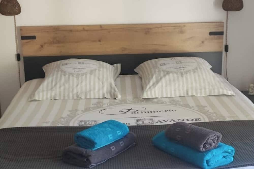 Apartamento entero, Fully equipped studio with free parking and spa (optional). in Solliès-Pont, Costa mediterránea (Francia)