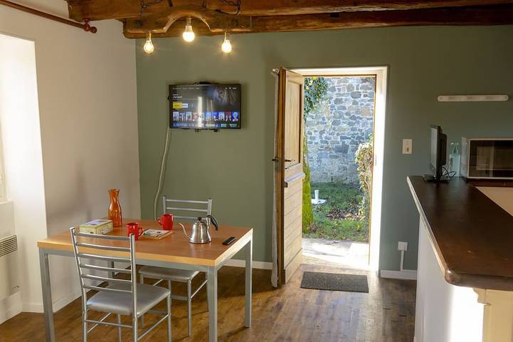 Casita en Corrèze | Wifi, TV, terraza y barbacoa, espacios verdes privados. in Puy-d'Arnac, Brive-la-Gaillarde region