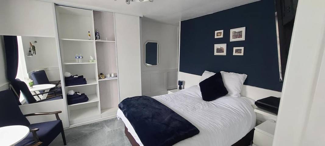 Chambre d’hôte pour 2 personnes, avec Terrasse et Jacuzzi ainsi que Jardin et Piscine