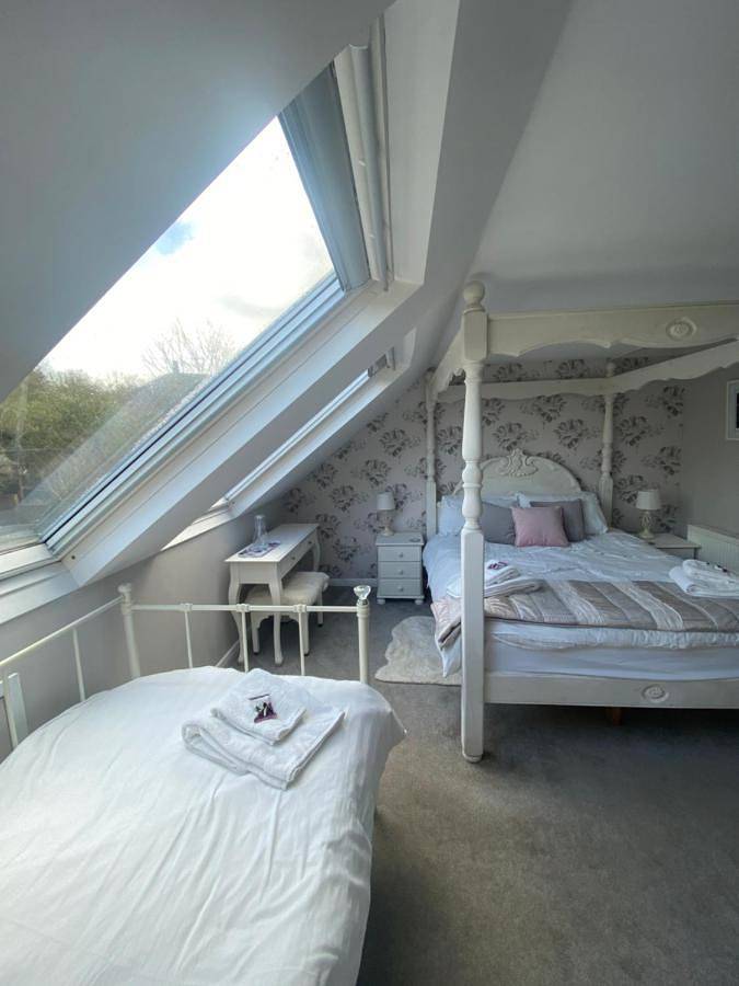 Three-Bedroom House in Glastonbury, Somerset