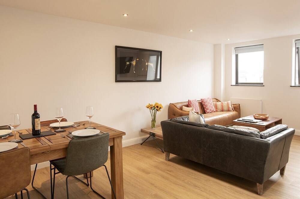 Entire apartment, Bright 2 Bed Flat in the heart of Old Town Swindon in Swindon, North Wessex Downs