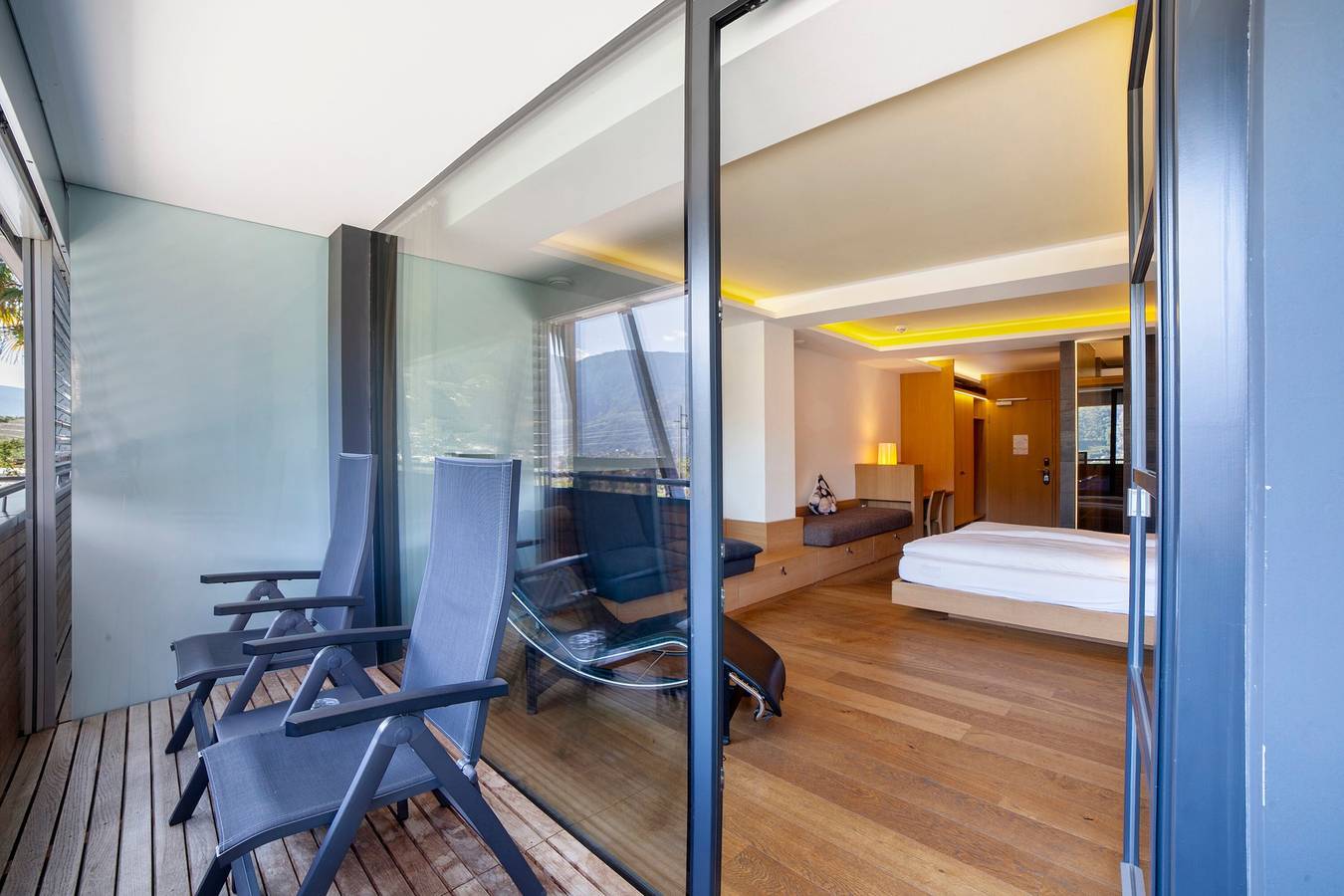 Zimmer 'Doppia Vista Panoramica Sup 104' mit Bergblick, Wlan und Klimaanlage in Marling, Ortleralpen
