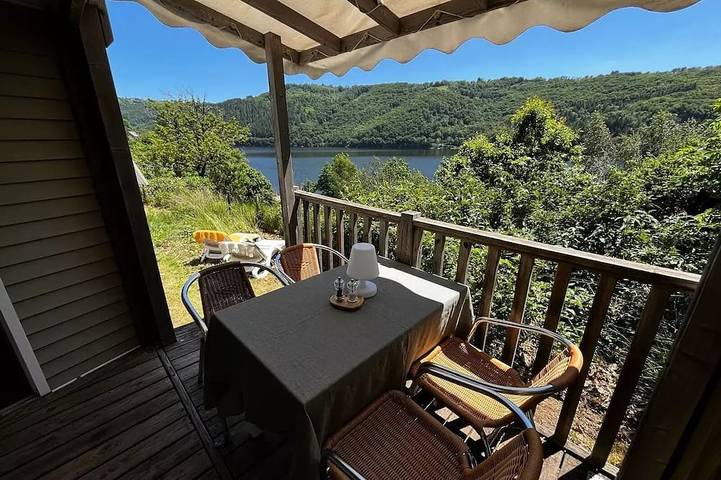 Camping pour 4 personnes dans L'Aubrac