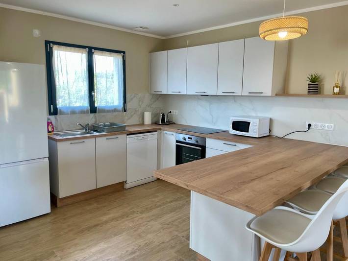 Location de vacances pour 6 personnes, avec vue ainsi que terrasse et piscine, animaux acceptés à Venzolasca - 3