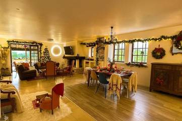 Location de vacances pour 11 personnes, avec piscine ainsi que terrasse et vue à Monteils (Gard)