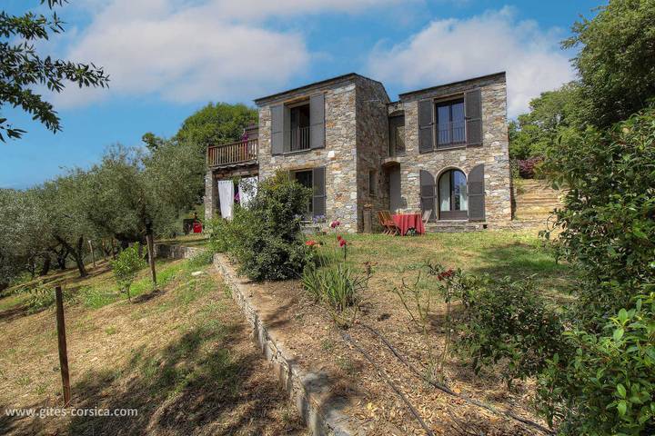 Gîte pour 4 personnes, avec Terrasse ainsi que Jardin et Vue