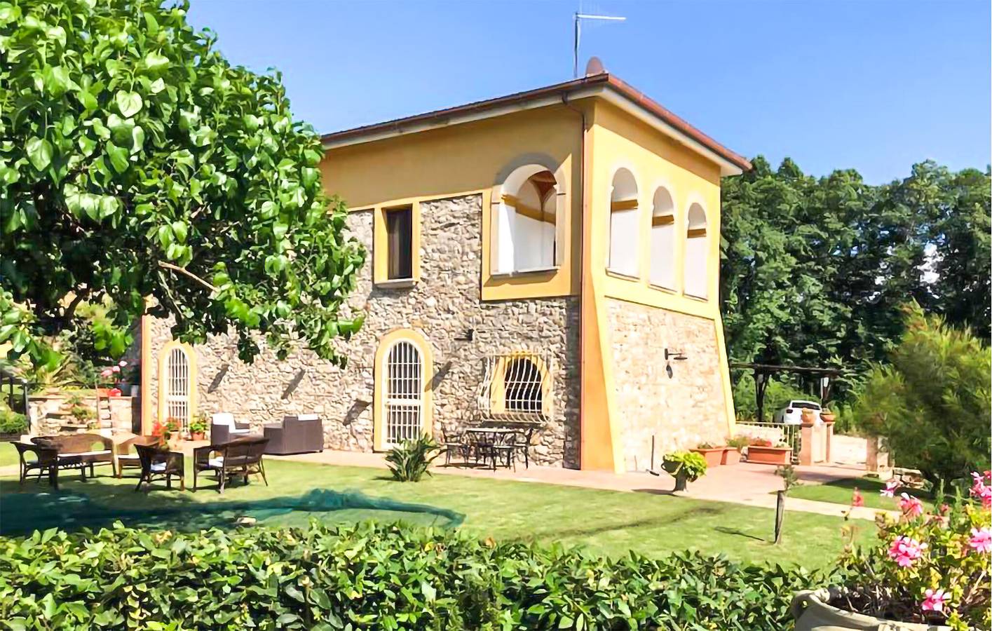 Giungano Wohnung mit Pool, AC & Parkplatz 1km zum Stadtzentrum in Giungano, Cilento