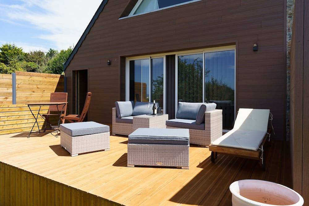 Sea view gîte with garden and terrace 300m from the beach and small shops in Siouville-Hague, Côte de la Déroute