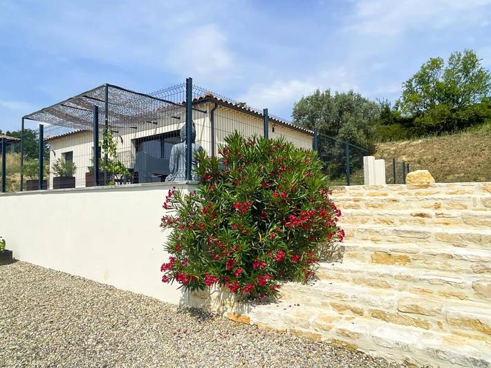 Location de vacances pour 4 personnes, avec vue ainsi que jardin et piscine à Vagnas - 2