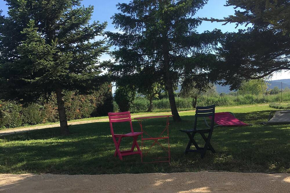 Unsere Villa Domeli befindet sich im Herzen der provenzalischen Landschaft. in Villelaure, Regionaler Naturpark Luberon