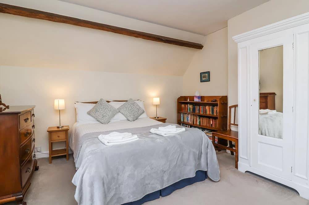 The Old Vicarage, pet friendly, character holiday cottage in Tiverton in Tiverton, Devon