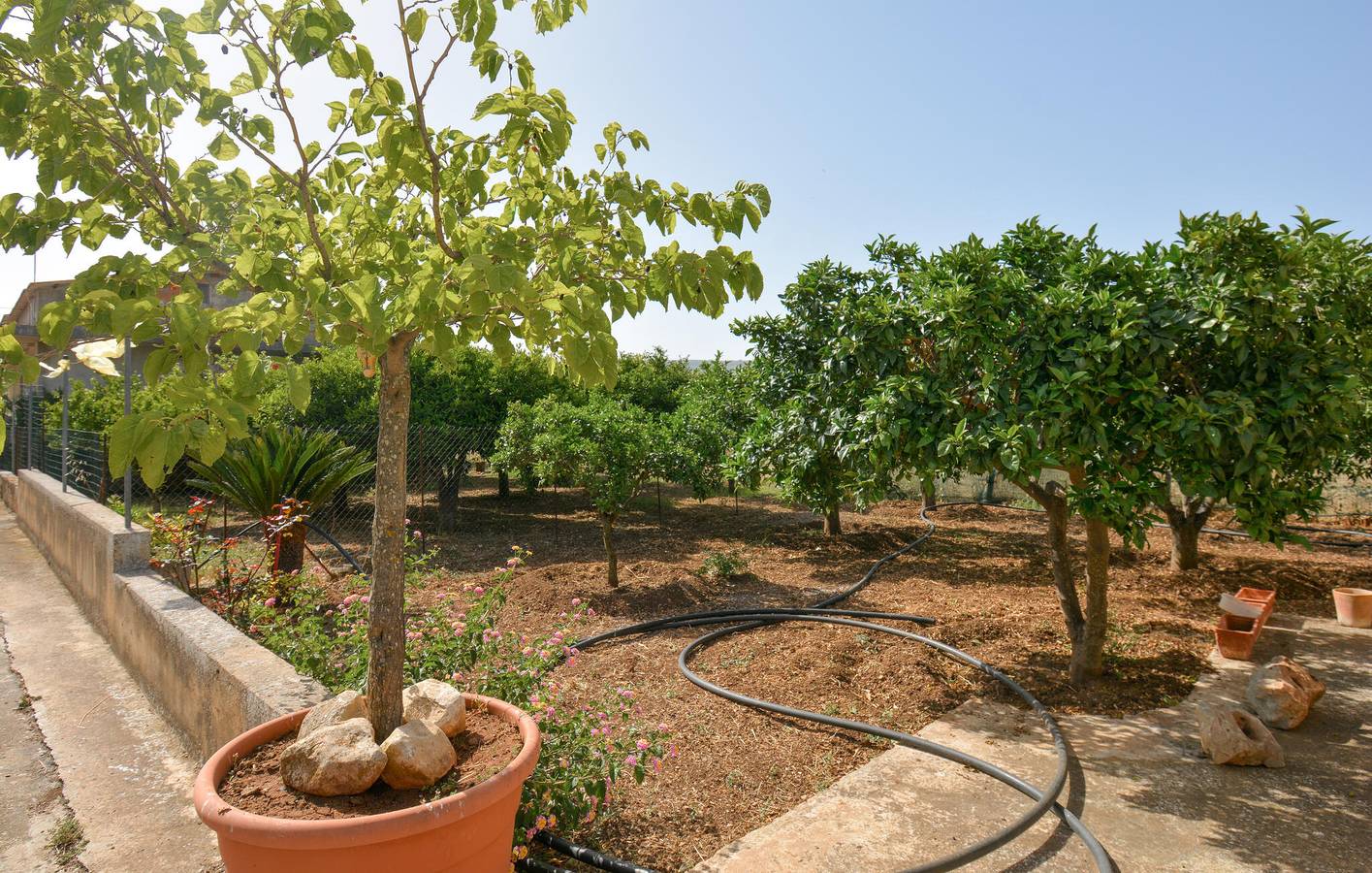 Riverside Retreat mit Terrasse und Parkplatz in Comiso, Ragusa Provinz