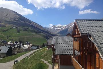 Chalet pour 5 personnes, avec balcon et piscine ainsi que sauna et jardin à Saint-Jean-d'Arves