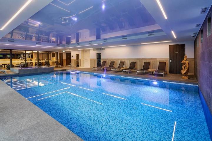Hotel voor 2 personen, with Terras and Whirlpool as well as Tuin and Zwembad in Breda