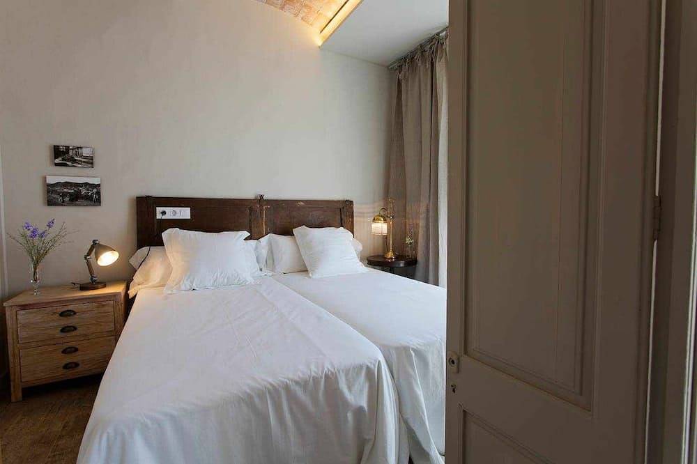 Apartamento entero, Picapedrer, con acceso a la piscina interior in Olot, Parc Natural de Zona Volcànica de la Garrotxa
