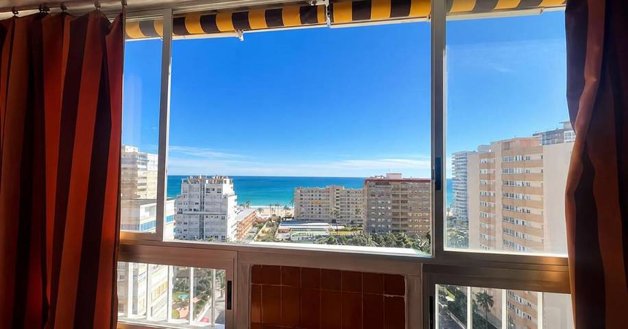 Apartamento de vacaciones para 6 personas, con vistas además de balcón y piscina - 1