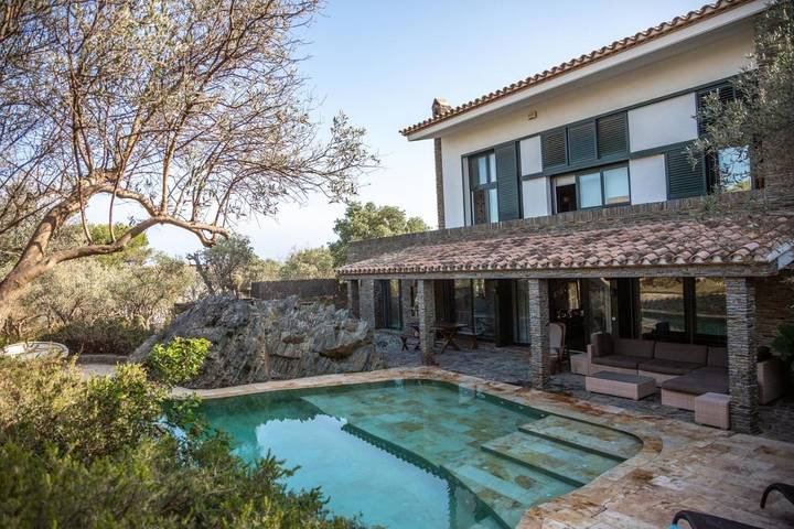 Villa voor 14 personen, with Balkon and Terras as well as Tuin and Zwembad in Cadaques