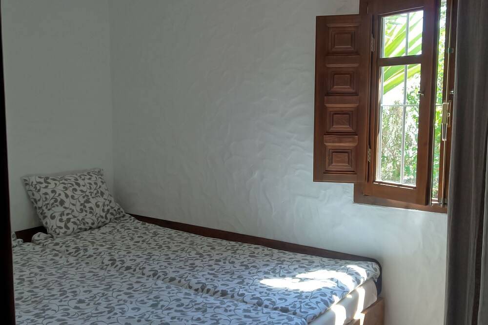 Casa Berilo 52 m² con piscina, bicicleta, kayak, caja fuerte e internet Wifi. in Playa de Zahora, Barbate