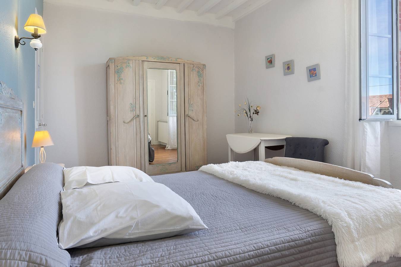 Chambre d’hôtes « Chambre Bleue » avec vue montagne, terrasse partagée et Wi-Fi in Pontiacq-Viellepinte, Béarn