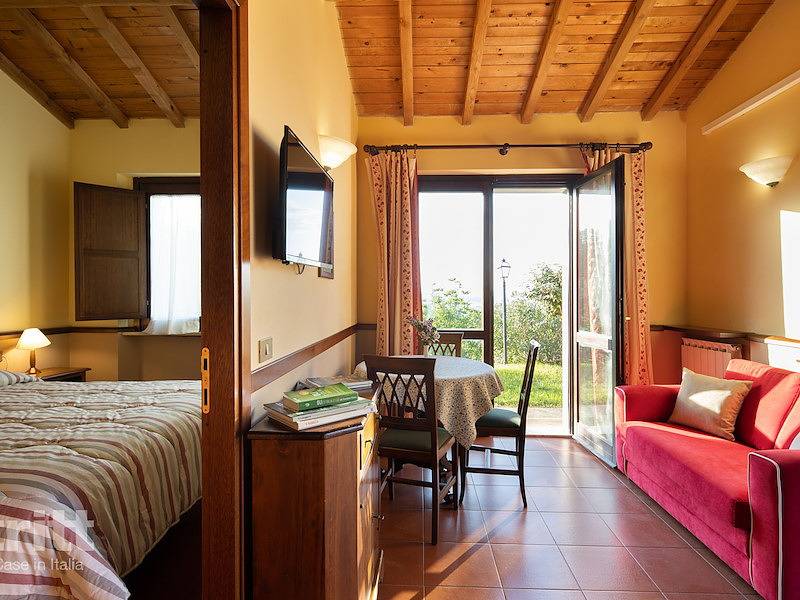 Tritt — Panoramic apartment for 2 people in Bettona with swimming pool in Bettona, Provincia de Perugia