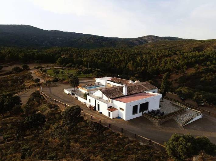 Chalet para 10 personas, con terraza y piscina además de vistas y jardín - 1