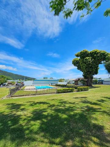 Gîte pour 4 personnes, avec piscine et jardin dans Paea