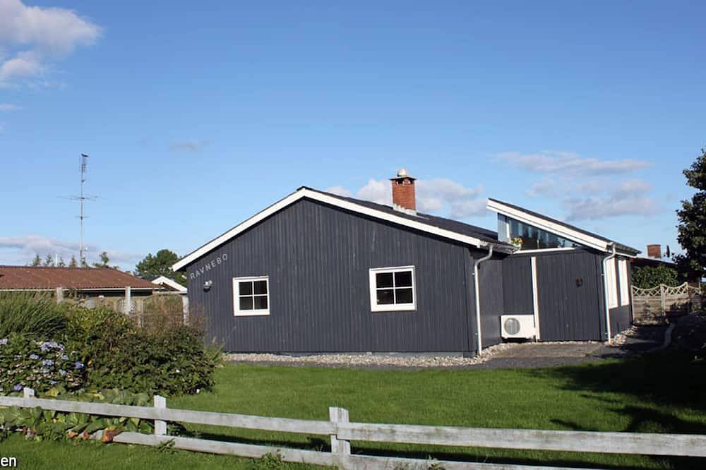 Harmoniously renovated vacation home near the beach with a view of the water in Diernæs, Haderslev