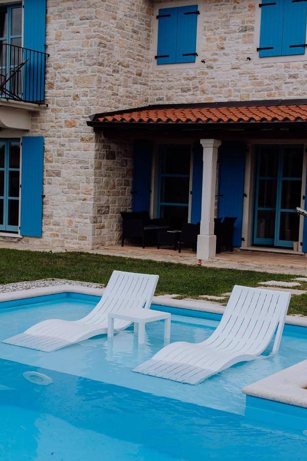 Villa für 6 Personen, mit Balkon und Terrasse sowie Garten und Kinderpool in Kaštel (Plovanija)