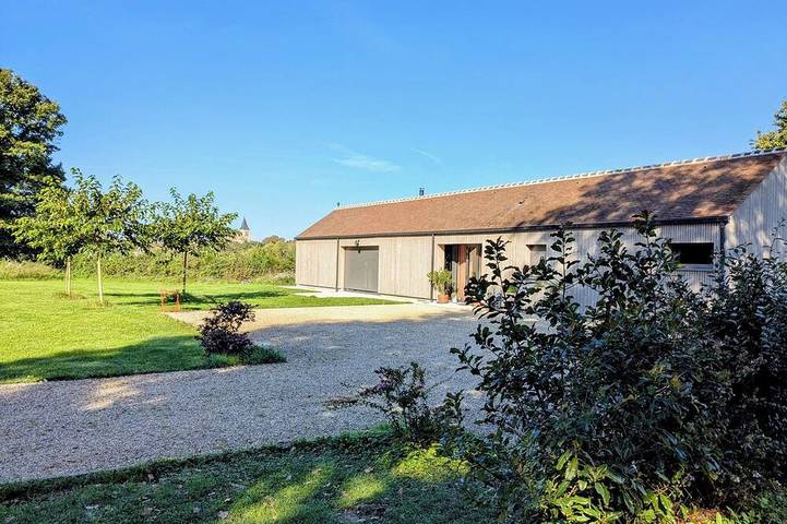 Gîte pour 6 personnes, avec jardin ainsi que terrasse et piscine