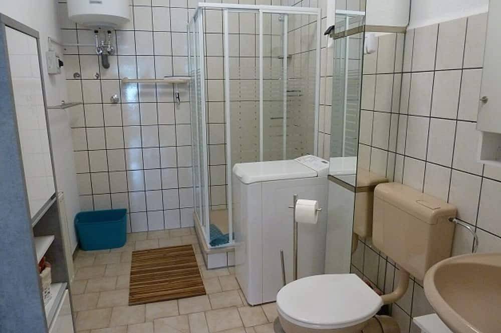 Ganze Wohnung, Top holiday apartment with private access to the lake in Godendorf, Mecklenburg-Strelitz