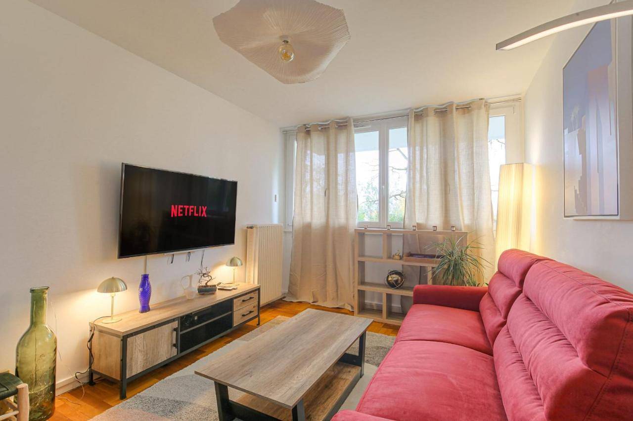 Appartement entier, Élégant et Spacieux idéal déplacement Pro in Sainte-Foy-lès-Lyon, Lyon et ses environs