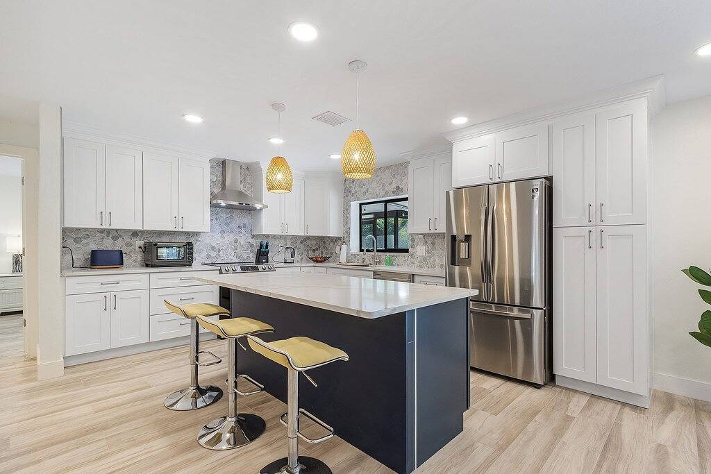 Newly Renovated Private Pool Home -Minutes to Bonita Beach. Quiet location. in Vanderbilt Lakes, Bonita Springs