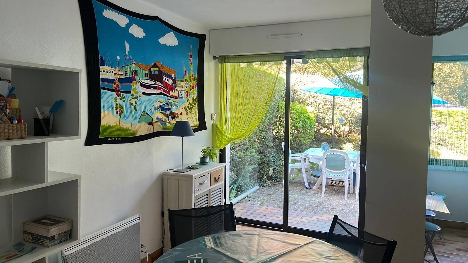 Appartement entier, Charmante maison avec terrasse et piscine partagée, à deux pas de la plage – Idéale 4 pers in Le Grand-Village-Plage, Côte de Beauté