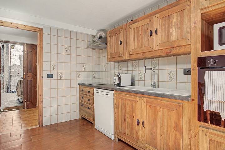 Entire apartment, Apartment 'Maison Condemines' a stone's throw from Courmayeur and La Thuile in Morgex, Comune di Morgex