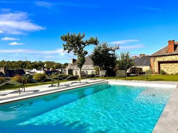 Gîte pour 3 personnes, avec jardin ainsi que vue et piscine à Châtelaudren
