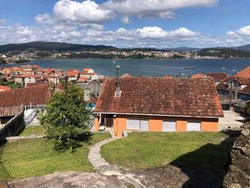 Location de vacances pour 6 personnes, avec terrasse et jardin, animaux acceptés dans Combarro