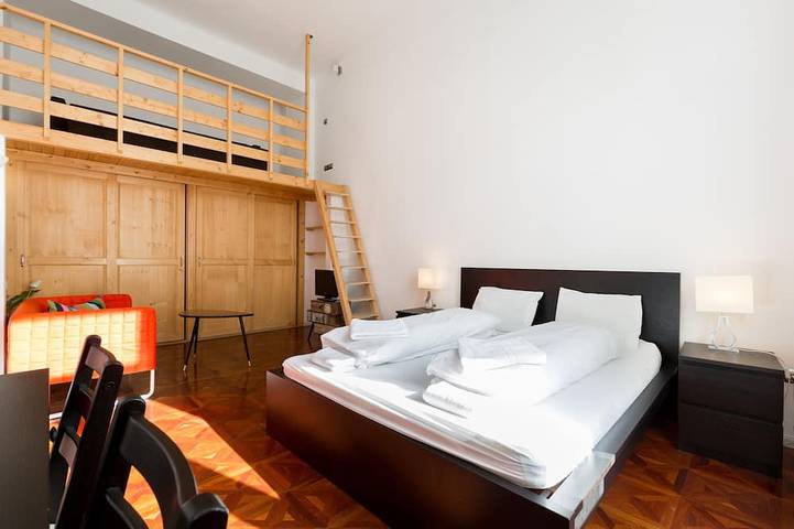 Ganze Wohnung, Zentrales Luxus-Apartment in Donaunähe mit Whirlpool in Budapest, Danube-Ipoly National Park