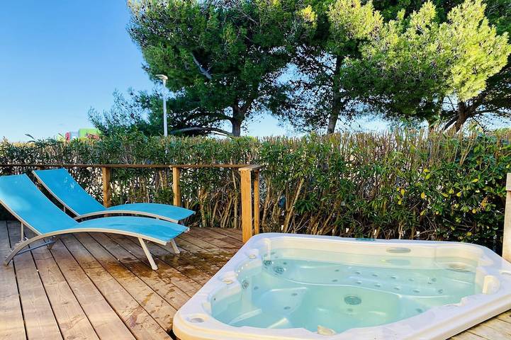 Villa pour 4 personnes, avec jacuzzi ainsi que jardin et terrasse à Gruissan