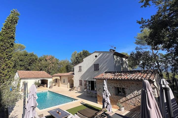 Villa pour 10 personnes, avec jardin et jacuzzi à Valbonne