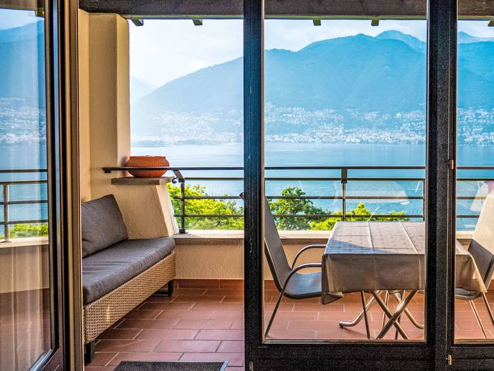 Ferienwohnung für 2 Personen, mit Balkon und Garten sowie Pool in der Schweiz