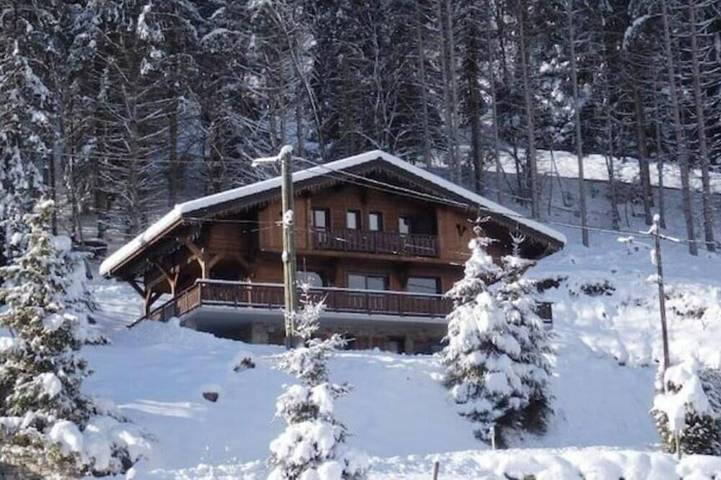Maison pour 14 personnes, avec jardin et jacuzzi ainsi que sauna et balcon à La Côte-d'Arbroz