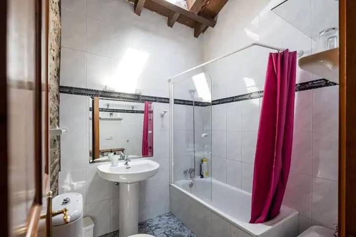 Casa rural para 14 personas, con vistas y jardín, Se admiten mascotas en Parres - 3