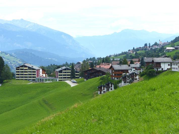 Ganze Ferienwohnung, Ferienwohnung Uf am Stutz, Obersaxen-Misanenga - 2 Zimmer Ferienwohnung für max. 2 Pers. im Dg in Obersaxen, Obersaxen-Mundaun