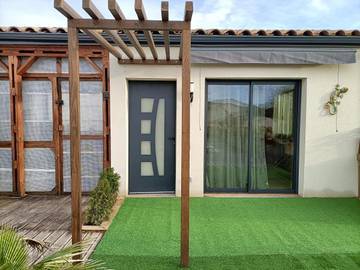Gîte pour 2 personnes, avec piscine et terrasse à Saint-Laurent-de-Carnols