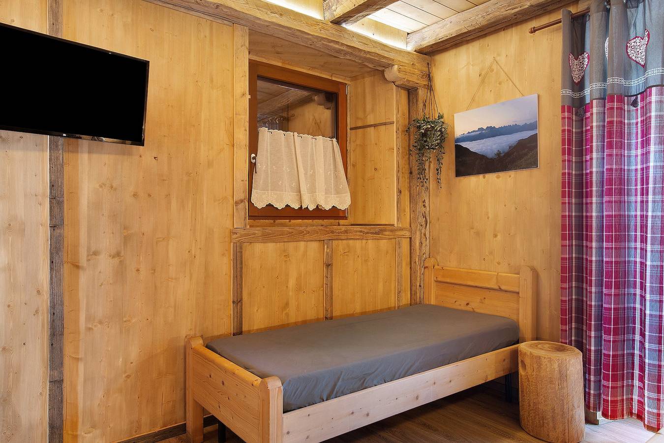 Appartamento intero, Appartamento 'Marmarole' con vista sulle montagne, giardino condiviso e balcone in Auronzo di Cadore, Dolomiti di Sesto