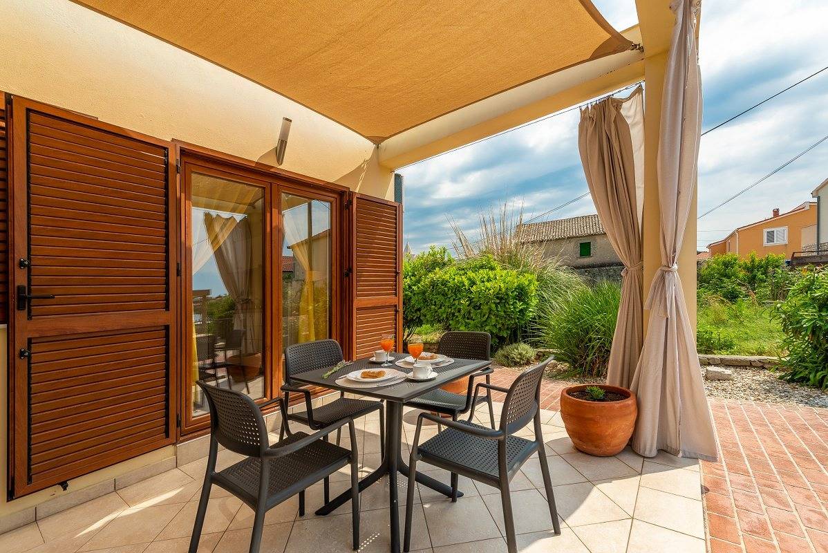 Studio entier, Appartement Studio dans Nin avec terrasse, Climatisation, Wifi (864-2) in Nin, Région de Zadar