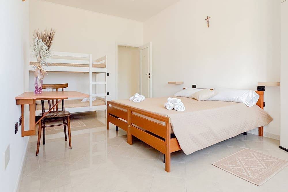 Ganze Wohnung, Familienzimmer mit eigenem Bad und Meerblick in Gonnesa, Iglesiente