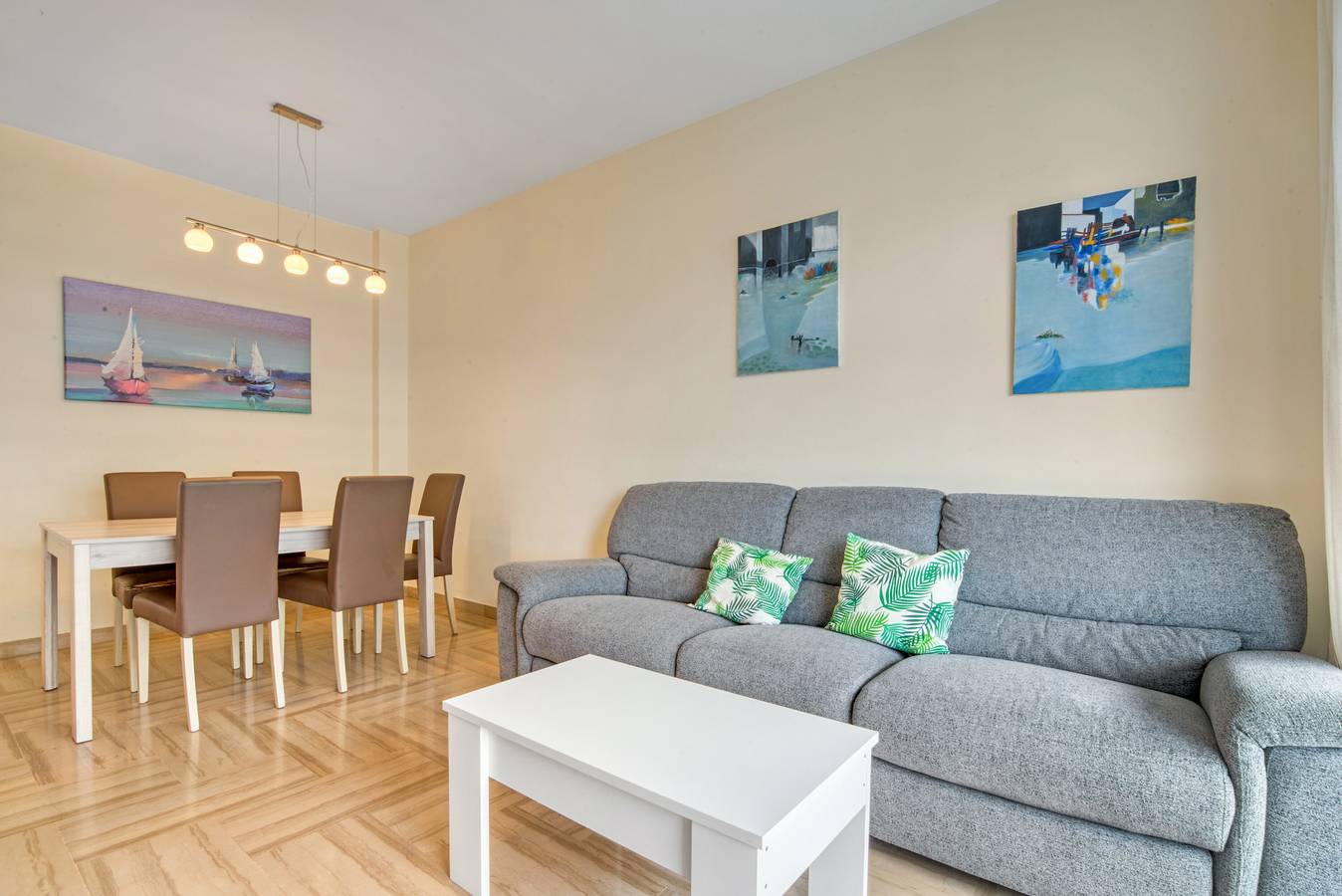 Entire apartment, Apartment 'Plg0195' with Shared Pool, Private Terrace and Air Conditioning in Playa de Gandía, Costa de Valencia