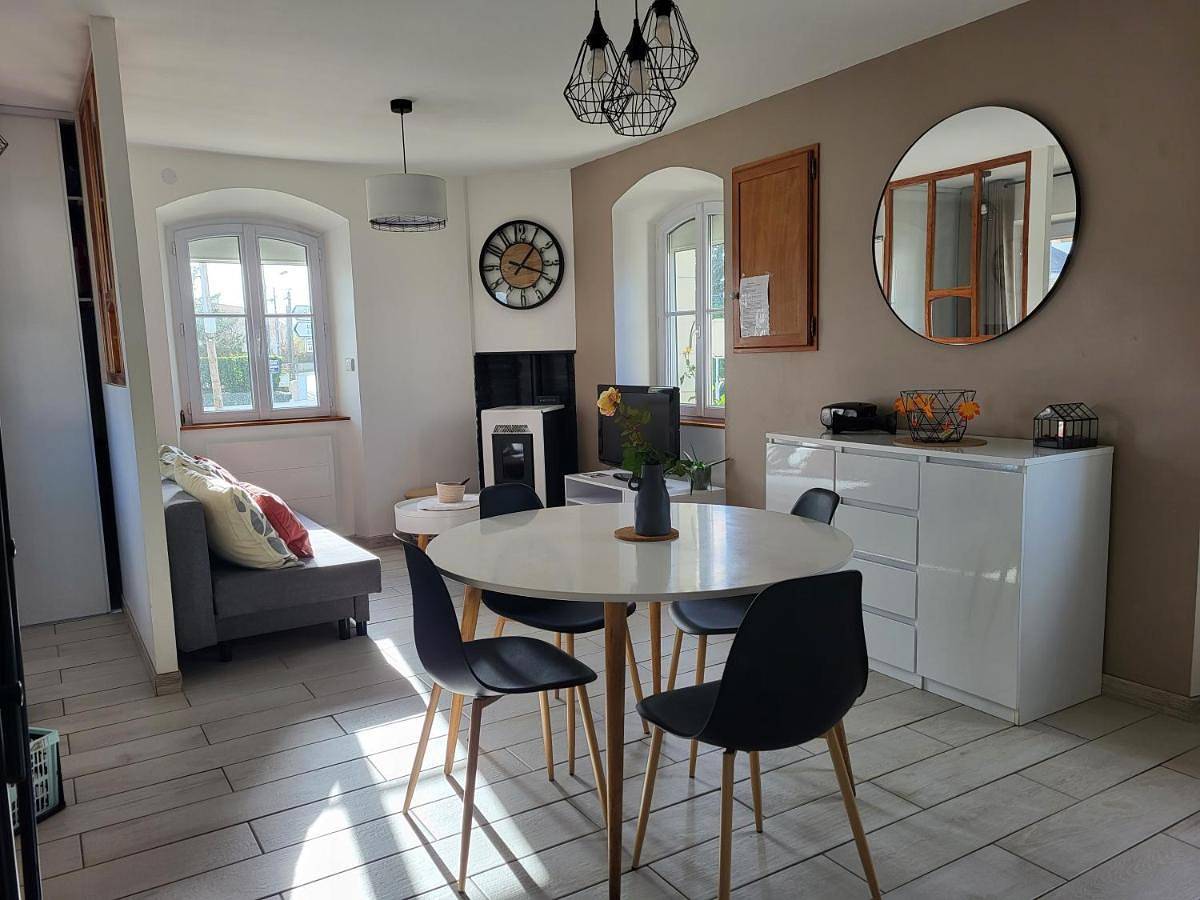 Two-Bedroom House in Doué-la-Fontaine, Vallée de la Loire