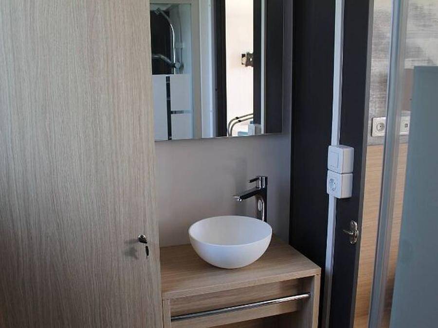 Camping Paradis - La Baie de Ploemeur - Mobilhome 2 personnes - Mobil Home confort + 1 chambre 2 personnes, 16 m² (modèle 2020) in Ploemeur, Côte des Mégalithes